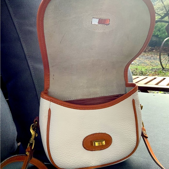 NWOT Dooney and Burke crossbody leather bag new without tags never used. - Picture 3 of 5